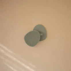 Mushie - Escova para touca de banho de bebê para pele seca, tratamento de eczema, pacote com 2, natural/azul Cambridge