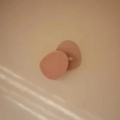 Mushie - escova para touca de banho de bebê, cerdas macias de silicone, pacote com 2, blush/areia móvel