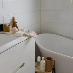 Mushie - Escova para touca de banho de bebê para pele seca, tratamento de eczema, pacote com 2, natural/azul Cambridge