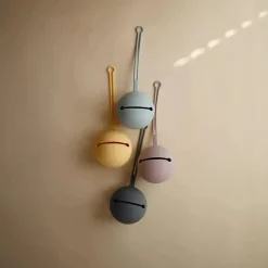 Mushie - Estojo porta chupeta de silicone, azul claro