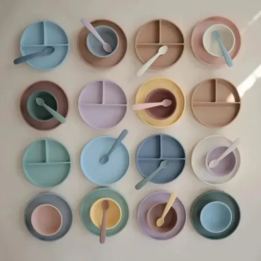 Mushie - Placa de sucção de silicone clássica, design antiderrapante sem BPA, lilás macio