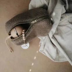 Mushie - Porta chupeta de silicone, tomilho seco
