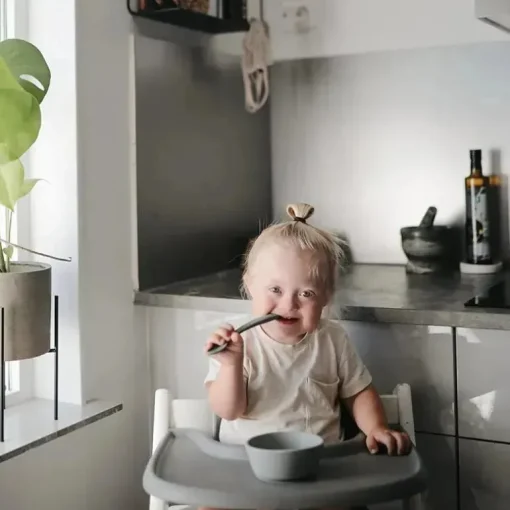 Mushie - Tigela de Sucção para Bebê de Silicone, Marfim