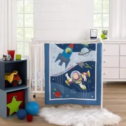 Nojo - Disney Toy Story Outta This World Azul e cinza Buzz Lightyear 4 peças conjunto de cama para berço de berçário - edredom, lençol de berço ajustado, trocador