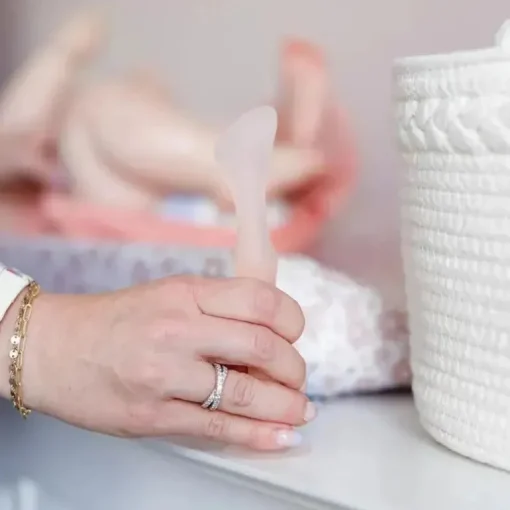 Ola Baby - Aplicador de Creme para Assaduras com Base de Sucção, Lilás
