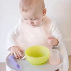 Ola Baby - babador impermeável de silicone dobrável para bebê com estojo de viagem, mirtilo