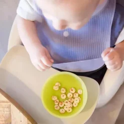 Ola Baby - babador impermeável de silicone dobrável para bebê com estojo de viagem, mirtilo