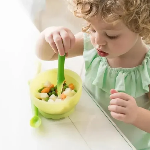 Ola Baby - Colher de treinamento com ponta macia 100% silicone para desmame conduzido por bebês, pacote com 2, Kiwi/mirtilo