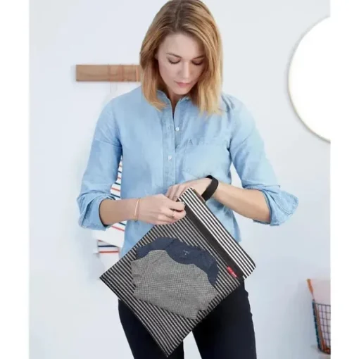 Skip Hop - Bolsa Grab &amp; Go Wet/Dry, listra preta e branca
