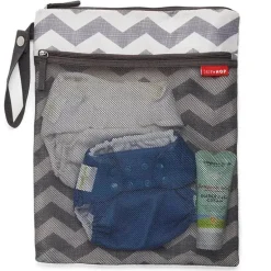 Skip Hop - Bolsa Molhada/Seca para Pegar e Levar, Listras Brancas/Cinzas (Chevron)