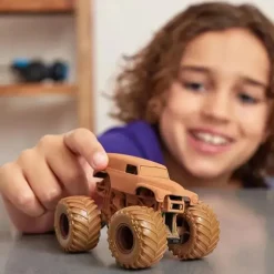 Spin Master - Monster Jam, Mystery Mudders, Monster Truck oficial fundido, Wash to Reveal, escala 1:64, estilos variam