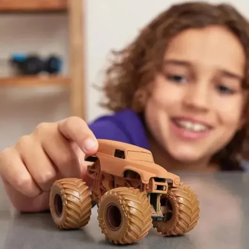 Spin Master - Monster Jam, Mystery Mudders, Monster Truck oficial fundido, Wash to Reveal, escala 1:64, estilos variam
