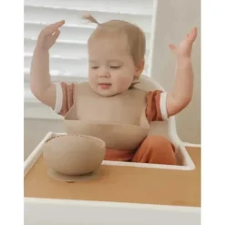 Tigela de sucção e colher Ali + Oli (Taupe) Borda ondulada